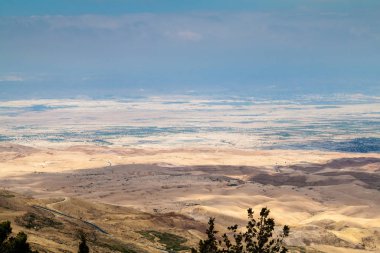 Ürdün 'deki Nebo Dağı' ndan bakıldığı gibi kutsal toprakların manzarası