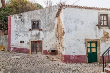 Portekiz, Obidos 'ta harap olmuş eski bir ev
