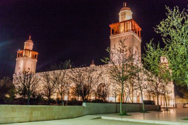 Amman, Ürdün 'deki Kral Hüseyin Bin Talal Camii' nin gece görüşü