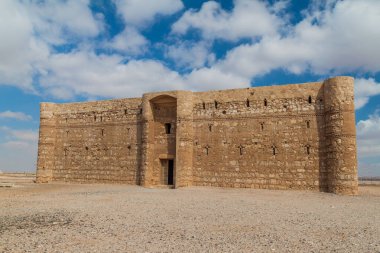 Qasr Kharana (bazen Harrana, al-Kharanah, Kharaneh, Kharana veya Hraneh), doğu Ürdün 'deki çöl kalesi.