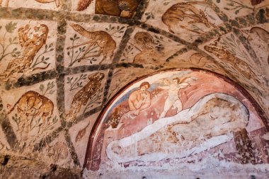 Kureyr Amra, Ürdün - 3 Nisan 2017: Doğu Ürdün 'deki çöl kalelerinden biri olan Kureyr Amra' daki Freskolar (bazen Quseir Amra veya Qasr Amra)