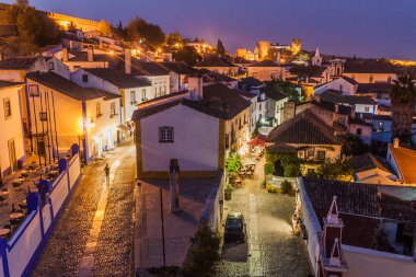 Portekiz 'deki Obidos köyünün gece manzarası