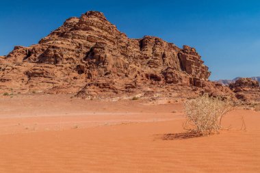 Wadi Rum çölünün Rocky manzarası, Ürdün