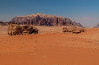 Wadi Rum çölünün Rocky manzarası, Ürdün