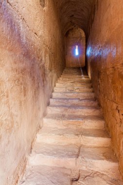Qasr Kharana, Ürdün - 3 Nisan 2017: Qasr Kharana 'daki Merdiven (bazen Harrana, al-Kharanah, Kharaneh veya Hraneh), doğu Ürdün' deki çöl kalesi