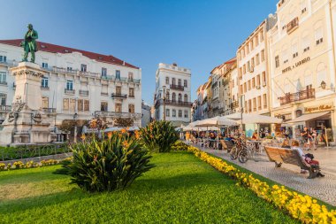 Coimbra, Portekiz - 12 Ekim 2017: Coimbra, Portekiz 'deki Largo da Portagem Meydanı