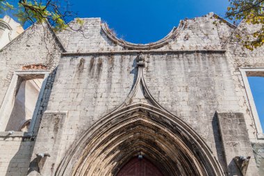Portekiz, Lizbon 'daki Carmel Dağı' nın eski Katolik manastırının kalıntıları.