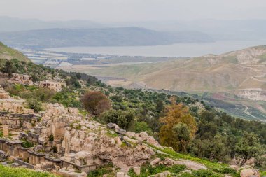 Ürdün 'ün Umm Qais harabelerinden Celile Denizi manzarası