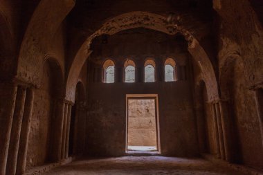 Qasr Kharana Odası (bazen Harrana, al-Kharanah, Kharaneh, Kharana veya Hraneh), doğu Ürdün 'deki çöl kalesi.