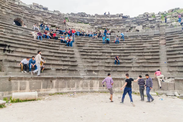 Umm Qais Jordania Marzo 2017 Los Turistas Jóvenes Visitan Las — Foto de Stock