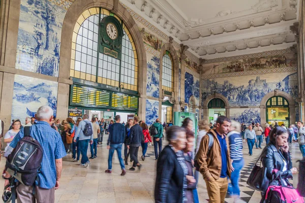 Porto Portugal Octubre 2017 Vestíbulo Adornado Con Azulejos Estación Tren —  Fotos de Stock