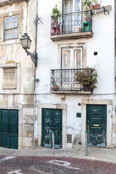 Gebäude Mit Balkonen Alfama Viertel Von Lissabon Portugal — Stockfoto