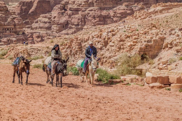 Petra Jordan March 2017 Local Donkey Riders Ancient City Petra — Stock Photo, Image