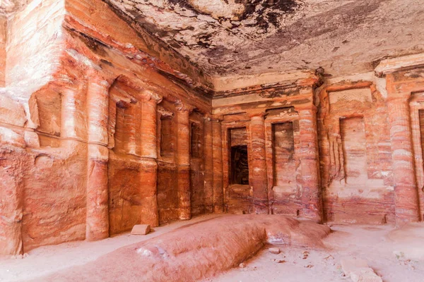 Цветной Триклиний Древнем Городе Петра Иордания — стоковое фото