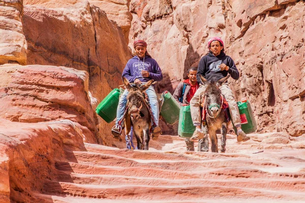 Petra Jordan March 2017 Donkey Riders Ancient City Petra Jordan — Stock Photo, Image