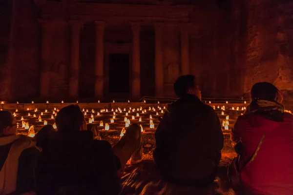 Petra Jordão Março 2017 Turistas Observam Templo Khazneh Tesouro Antiga — Fotografia de Stock