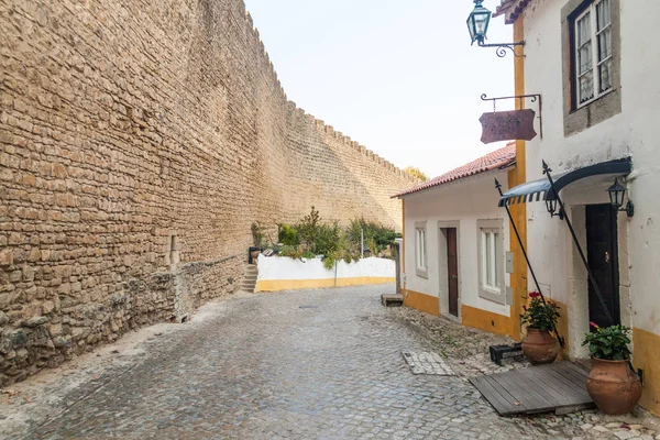 Rua Dom João Ornelas Junto Muralhas Fortificação Aldeia Óbidos Portugal — Fotografia de Stock