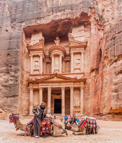 Petra Jordanië Maart 2017 Kamelen Voor Khazneh Tempel Schatkist Oude — Stockfoto