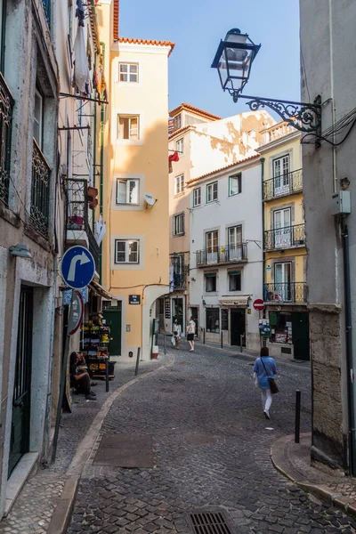 Lisabon Portugalsko Října 2017 Úzké Ulice Sousedství Alfamy Lisabonu Portugalsko — Stock fotografie