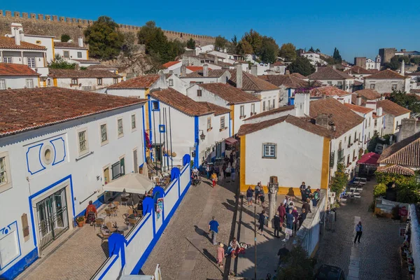 Obidos Portekiz Ekim 2017 Portekiz Obidos Köyündeki Bir Sokakta Turistler — Stok fotoğraf