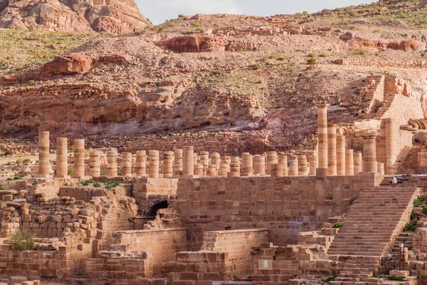 Ruiny Wielkiej Świątyni Starożytnym Mieście Petra Jordania — Zdjęcie stockowe