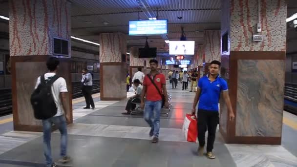 Utsikt över tunnelbanestationen i Kolkata Indien — Stockvideo