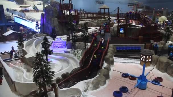 Vista della stazione sciistica coperta di Ski Dubai — Video Stock