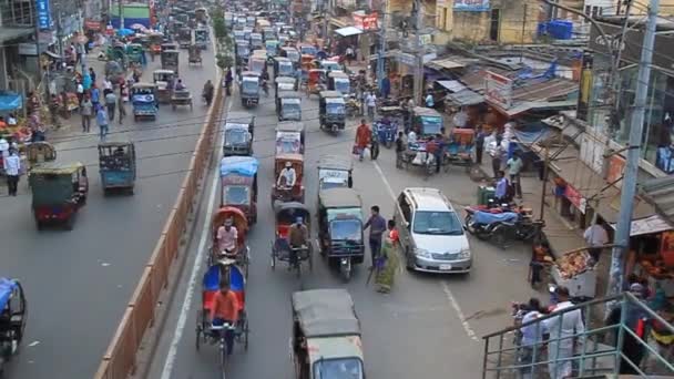 Ruch na Saheb Bazar Road w Rajshahi, Bangladesz — Wideo stockowe