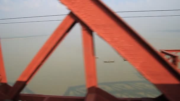 Hardinge Bridge, ocelový železniční most přes řeku Padmu — Stock video