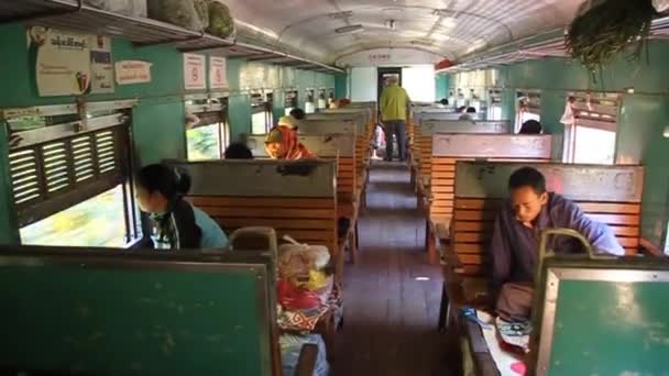 Clase ordinaria de Mandalay - Tren de Hsipaw, Myanmar — Vídeos de Stock