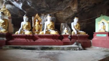 Hpa An yakınlarındaki Kawgun mağarasında Buda heykelleri.