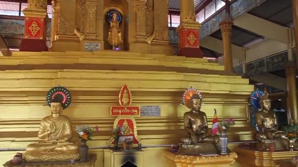 Bago 'daki Shwemawdaw Pagoda' nın İçi. — Stok video