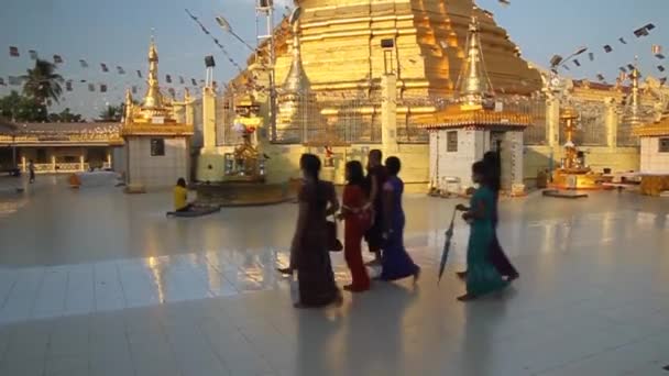 Пагода Ботатунг-пайя в Янгоне — стоковое видео