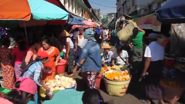 Straßenmarkt in Rangun. — Stockvideo