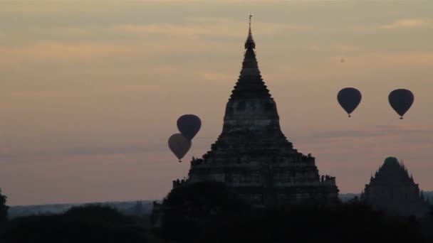 Ballonnen over Bagan — Stockvideo
