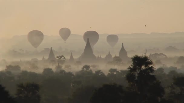 Воздушные шары над Баганом — стоковое видео