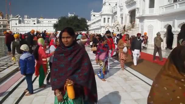 People visit the Golden Temple — 비디오