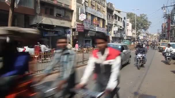 Tráfico en Buddha Road en Lucknow — Vídeos de Stock