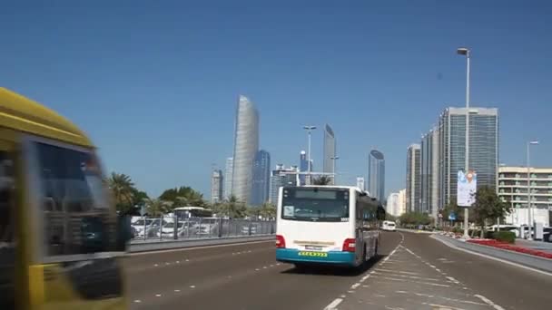 Vista de Corniche Road en Abu Dhabi — Vídeos de Stock