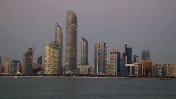 Skyline i Abu Dhabi — Stockvideo