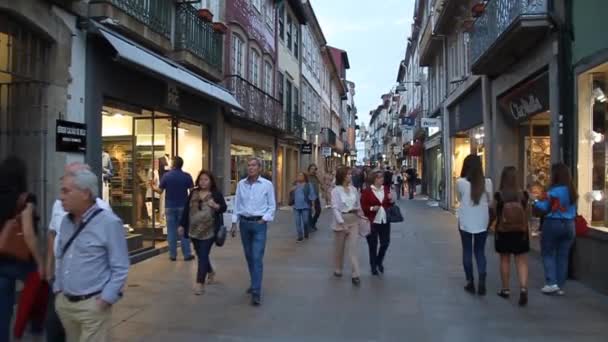 Pedestran street nel centro di Braga, Portogallo — Video Stock