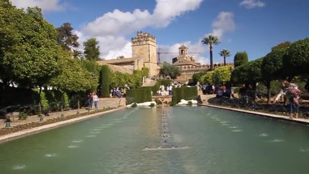 スペインのコルドバにあるAlcazar de los Reyes Christianosに噴水 — ストック動画