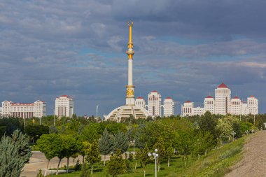 Ashgabat, Türkmenistan 'daki Bağımsızlık Anıtı