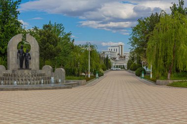 Ashgabat 'ta park, Türkmenistan' ın başkenti.