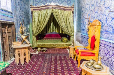 KHIVA, UZBEKISTAN - 25 Nisan 2018: Özbekistan 'ın eski Khiva kentindeki Tosh Hovli Sarayı