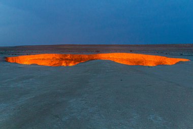Türkmenistan 'da Darvaza (Derweze) gaz krateri (Cehennemin Kapısı)