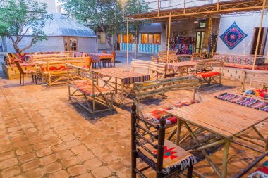 KHIVA, UZBEKISTAN - 25 Nisan 2018: Özbekistan 'ın eski Khiva kentindeki çay evi.