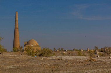 Eski Konye-Urgench kalıntıları, Türkmenistan. Kutlug Timur Minaresi görünür.