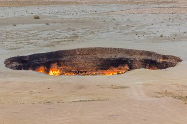 Türkmenistan 'da Darvaza (Derweze) gaz krateri (Cehennemin Kapısı)