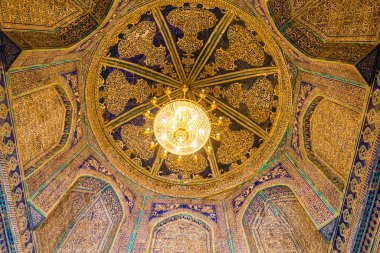 KHIVA, UZBEKISTAN - 26 Nisan 2018: Özbekistan 'ın eski Khiva kentindeki Pakhlavan Makhmoud Anıtmezarı' nın Cupola 'sı.